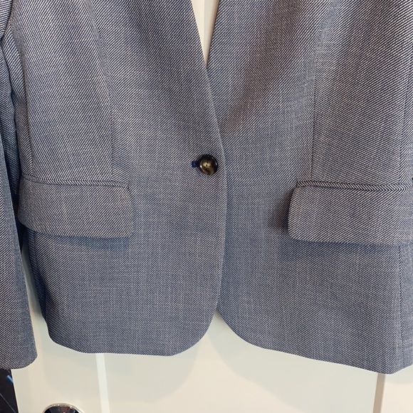 DKNY blazer size 8, light blue patterned - Picture 2 of 4